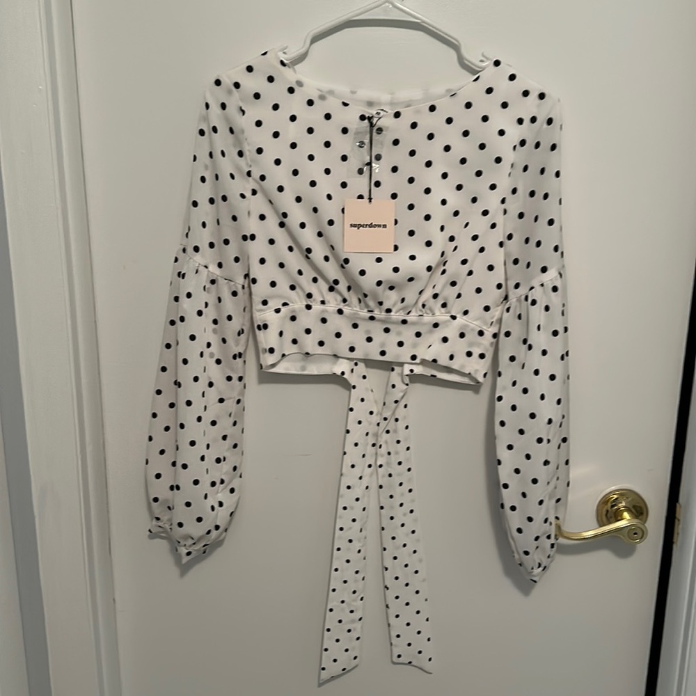 Cropped tie in the back poke dot blouse